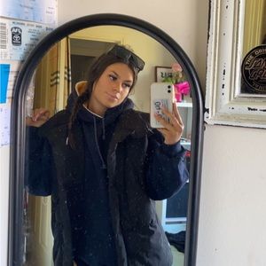 Meet your Posher, Ella